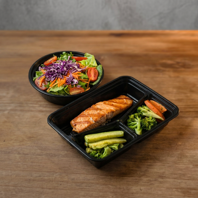 L Grilled Salmon / Small House Salad.